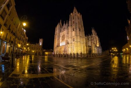 Leon-Catedral-Fachada-Noche